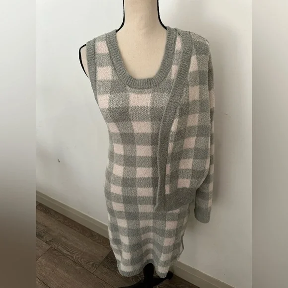 Sincerely Jule’s Plaid Women's Sweater Two Piece Set - Picture 2 of 9